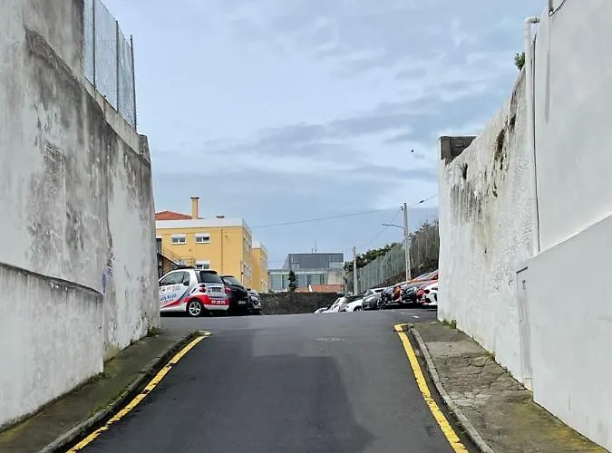 Living Pdl 1 * Ponta Delgada