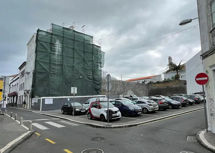 Living Pdl 1 * Ponta Delgada